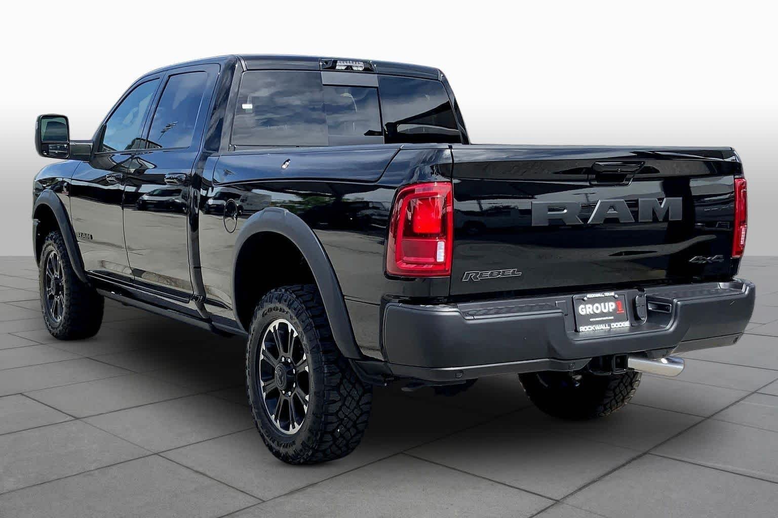 New 2026 Diamond Black Crystal Pearl-Coat Exterior Paint RAM Rebel image 9