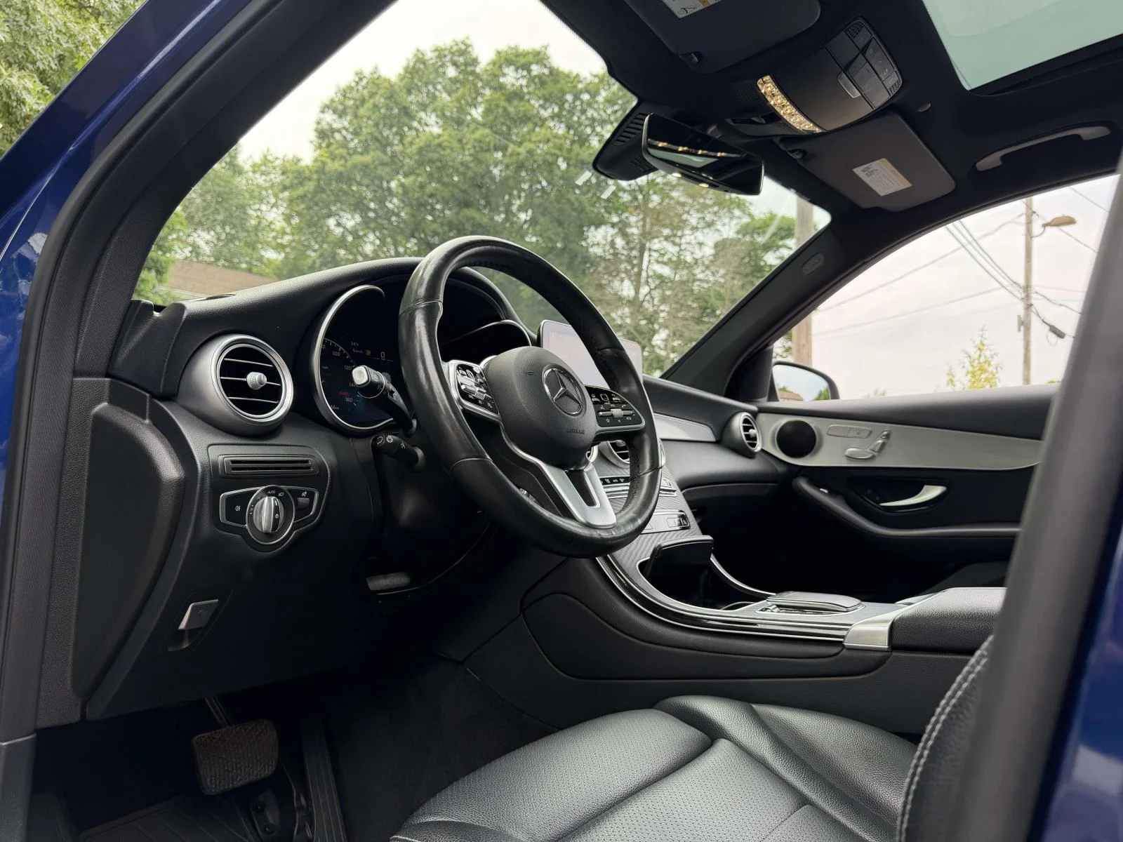 Used 2021 Blue Mercedes-Benz GLC 300 image 18
