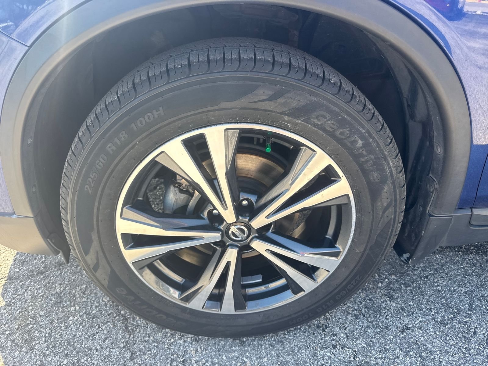 Used 2017 Blue Nissan SL image 21