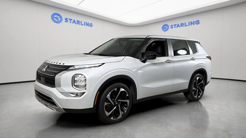Used 2024 White Mitsubishi SE 2.5 2WD image 1