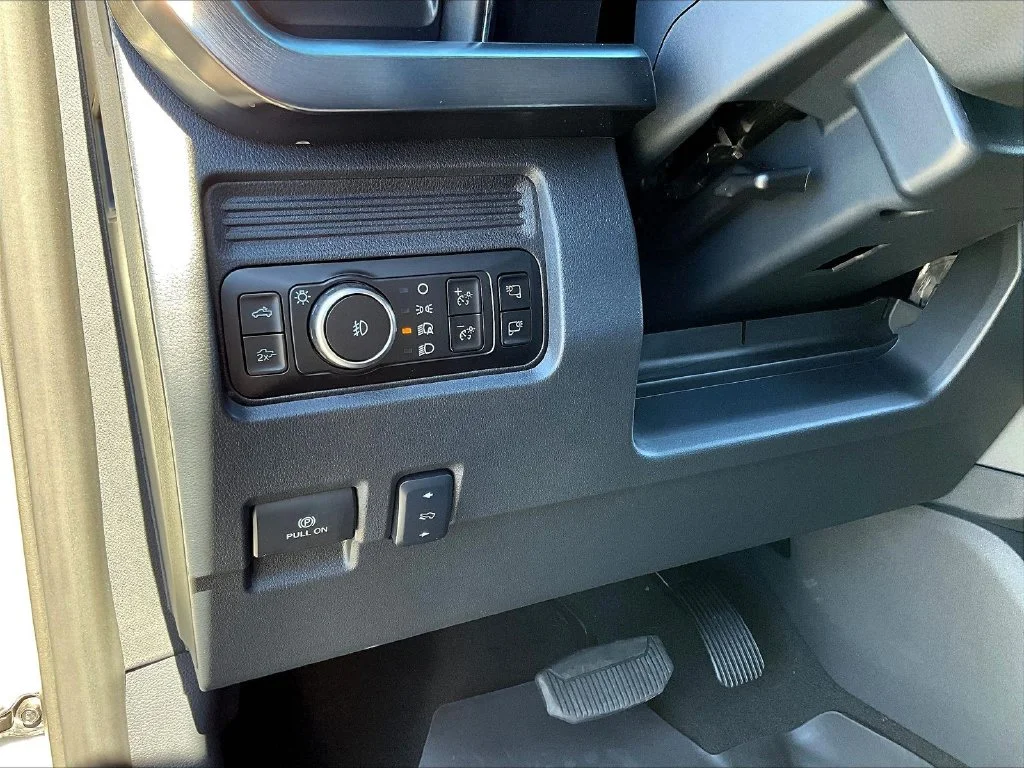 New 2027 White Ford Lariat image 32