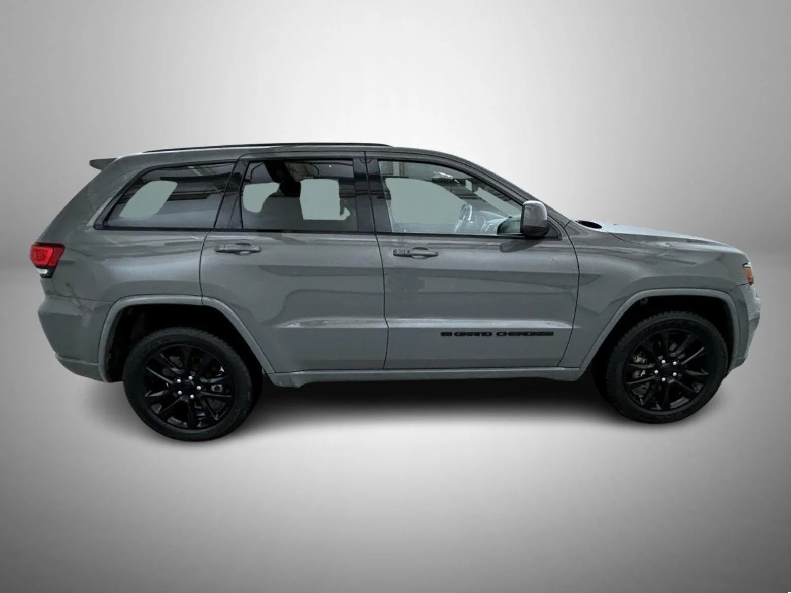 Used 2022 Gray Jeep Laredo X image 4