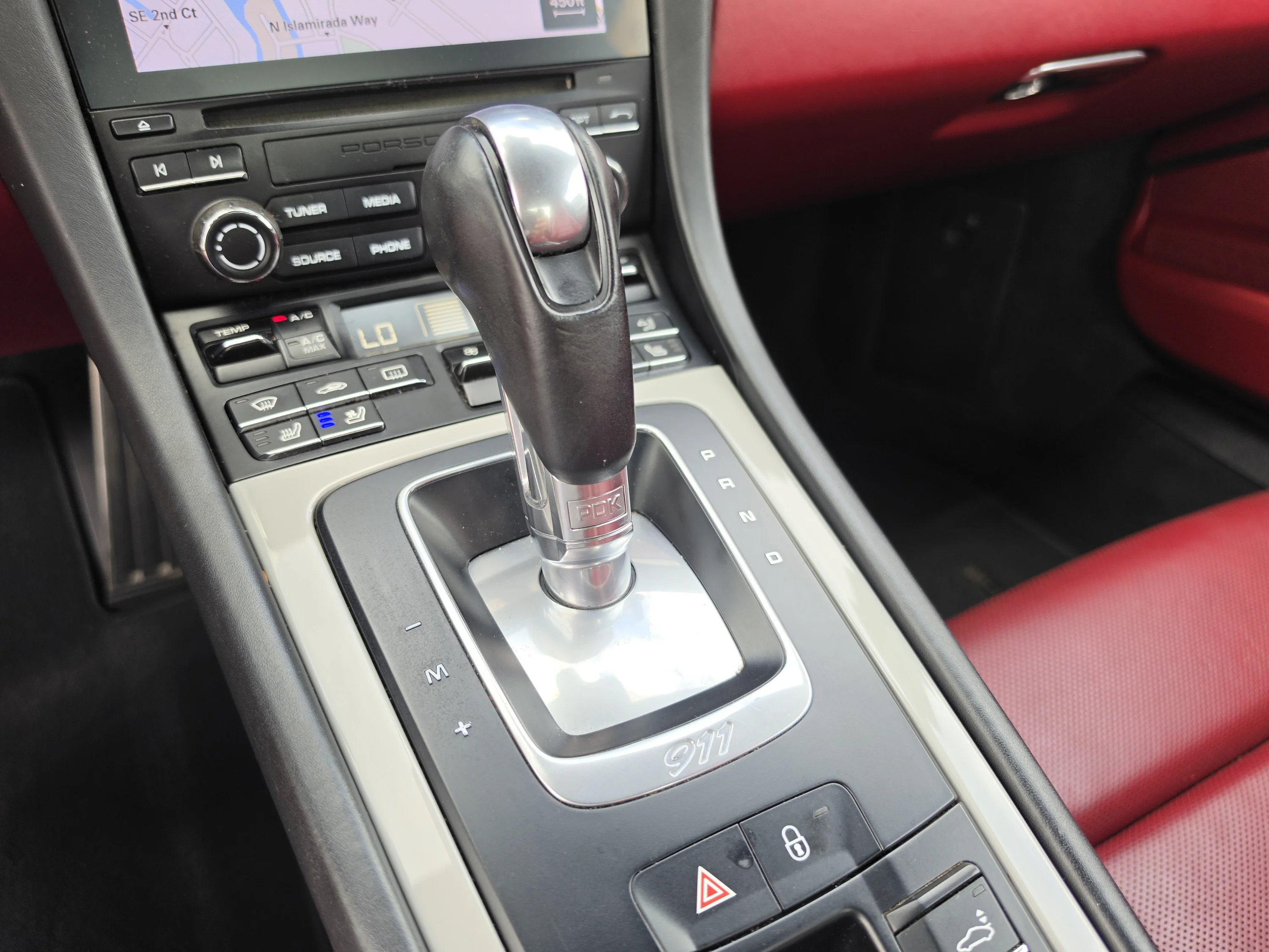 Used 2018 Chalk Porsche 4S image 27