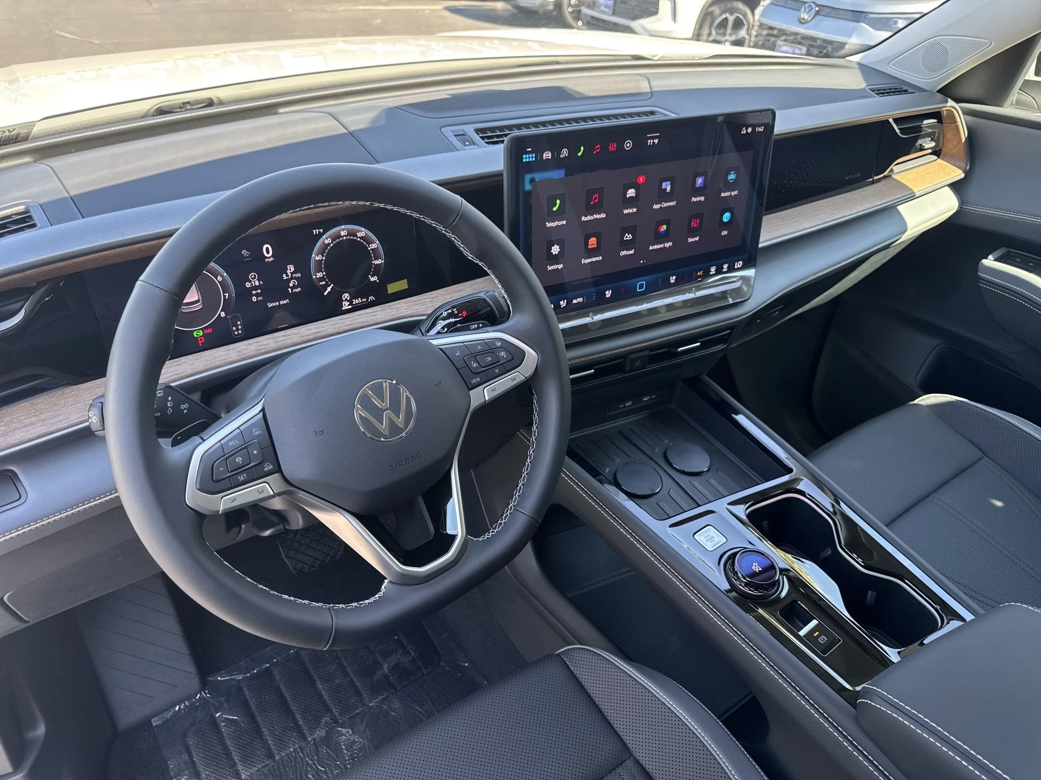 New 2027 Opal White Pearl Volkswagen SE w/Technology image 15