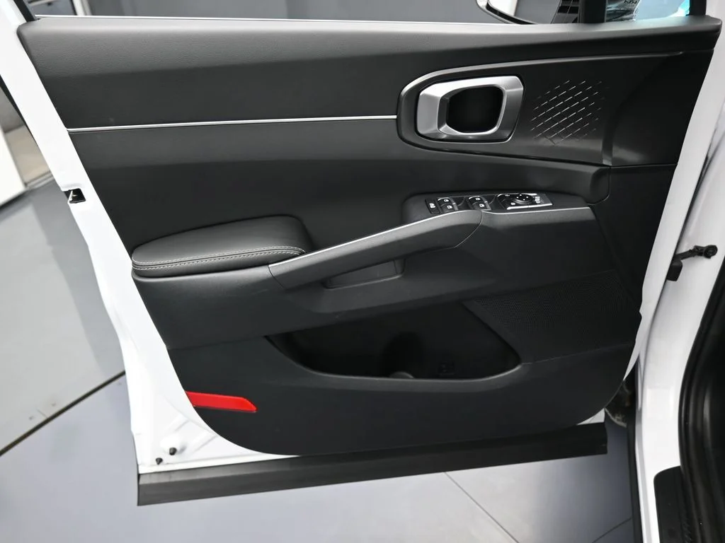 Used 2025 Glacial White Pearl Kia EX image 13