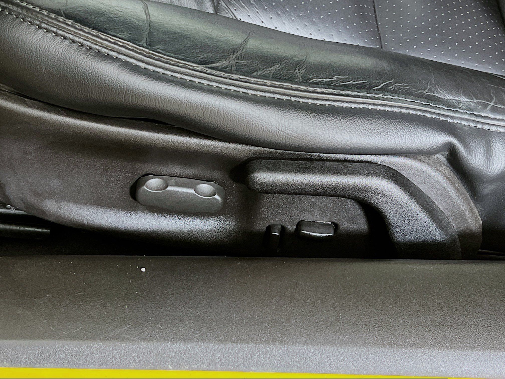 Used 2007 Velocity Yellow Tintcoat Chevrolet 2DR CPE image 11