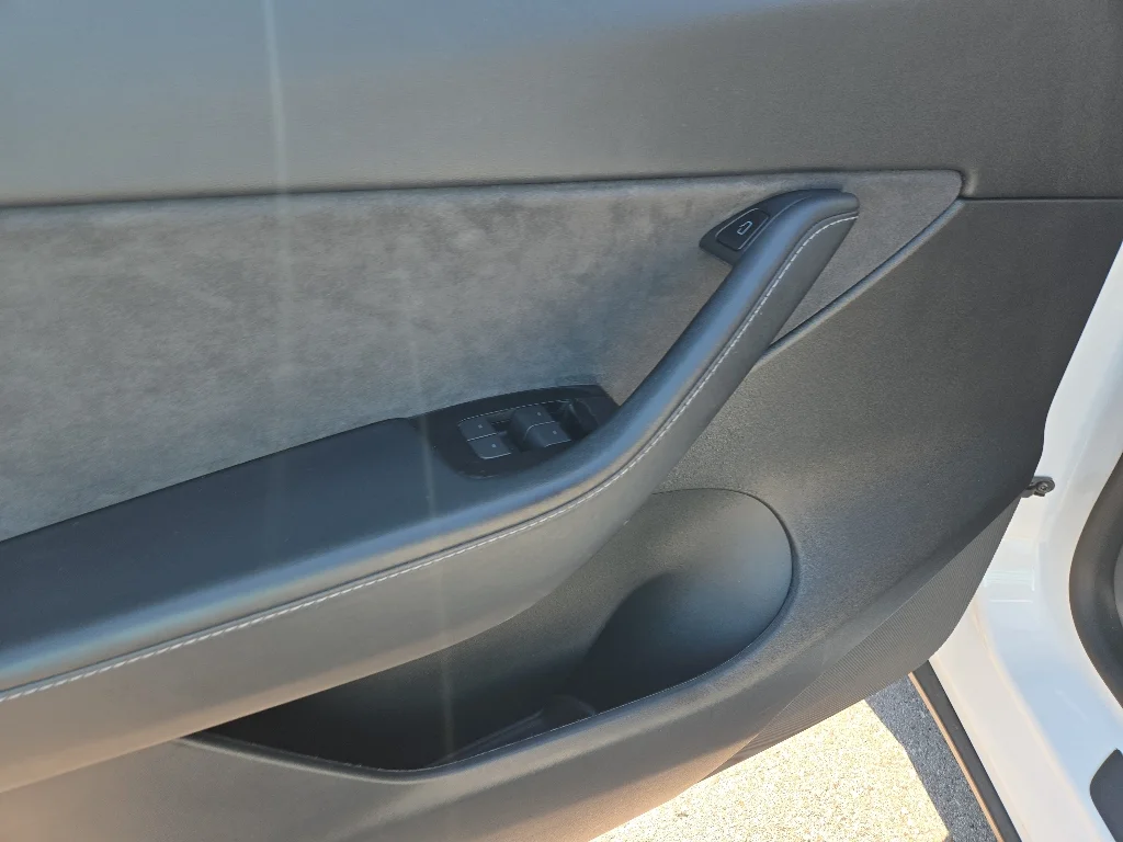 Used 2022 Pearl White Multi-Coat Tesla Performance image 9