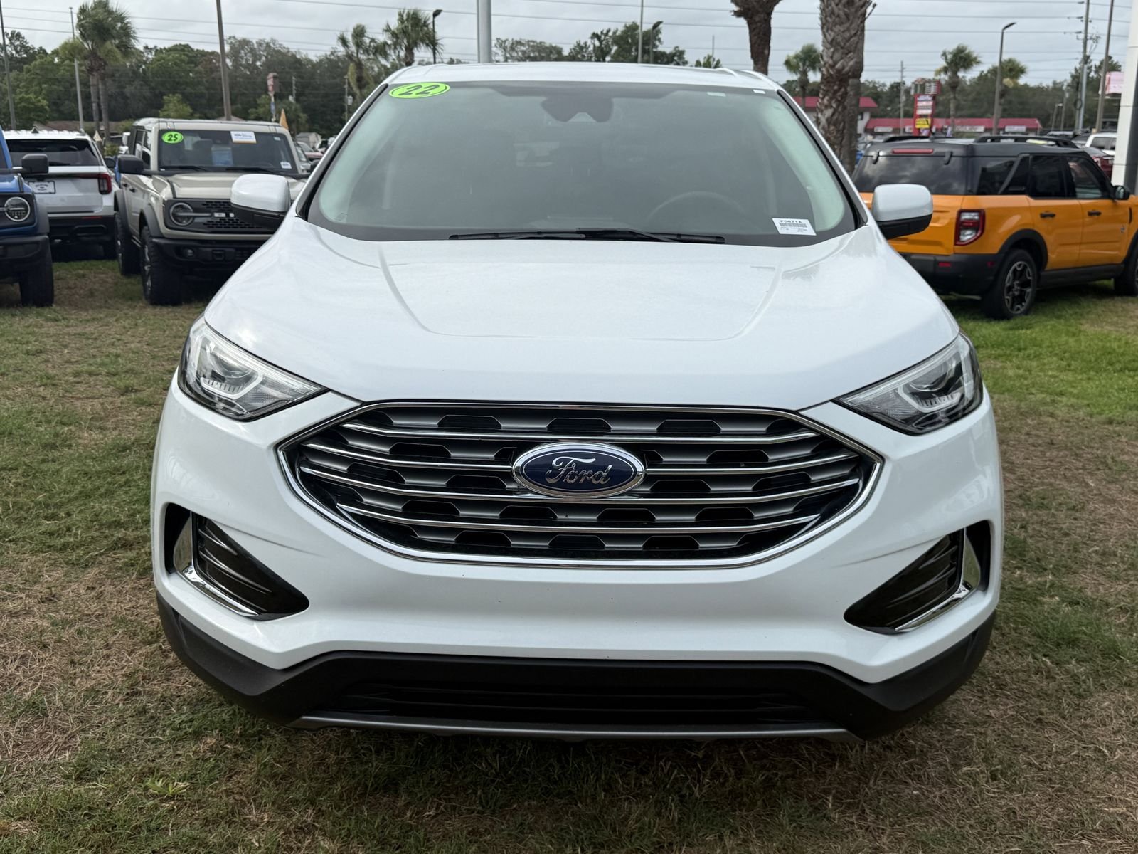 Used 2022 Oxford White Ford SEL image 8