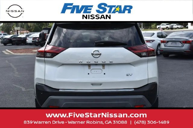 Used 2021 White Nissan SV image 5