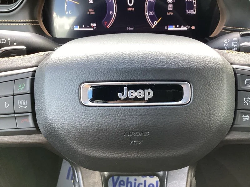 New 2026 Bright White Clear-Coat Exterior Paint Jeep  image 31