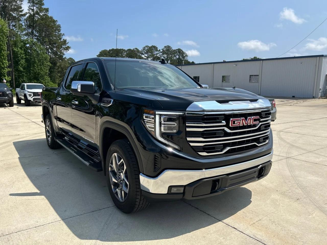 2026 GMC Sierra 1500 SLT - Photo 2