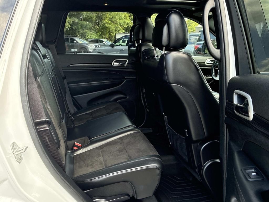 Used 2022 White Jeep Laredo X image 11