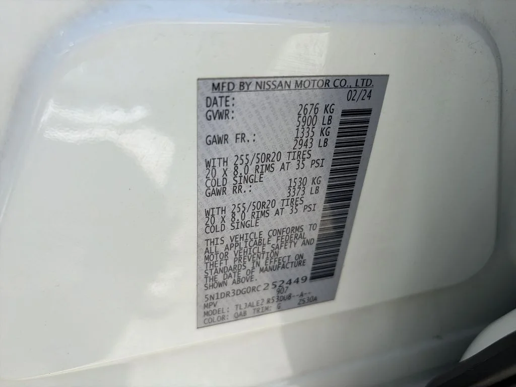Used 2024 White Nissan Platinum image 41