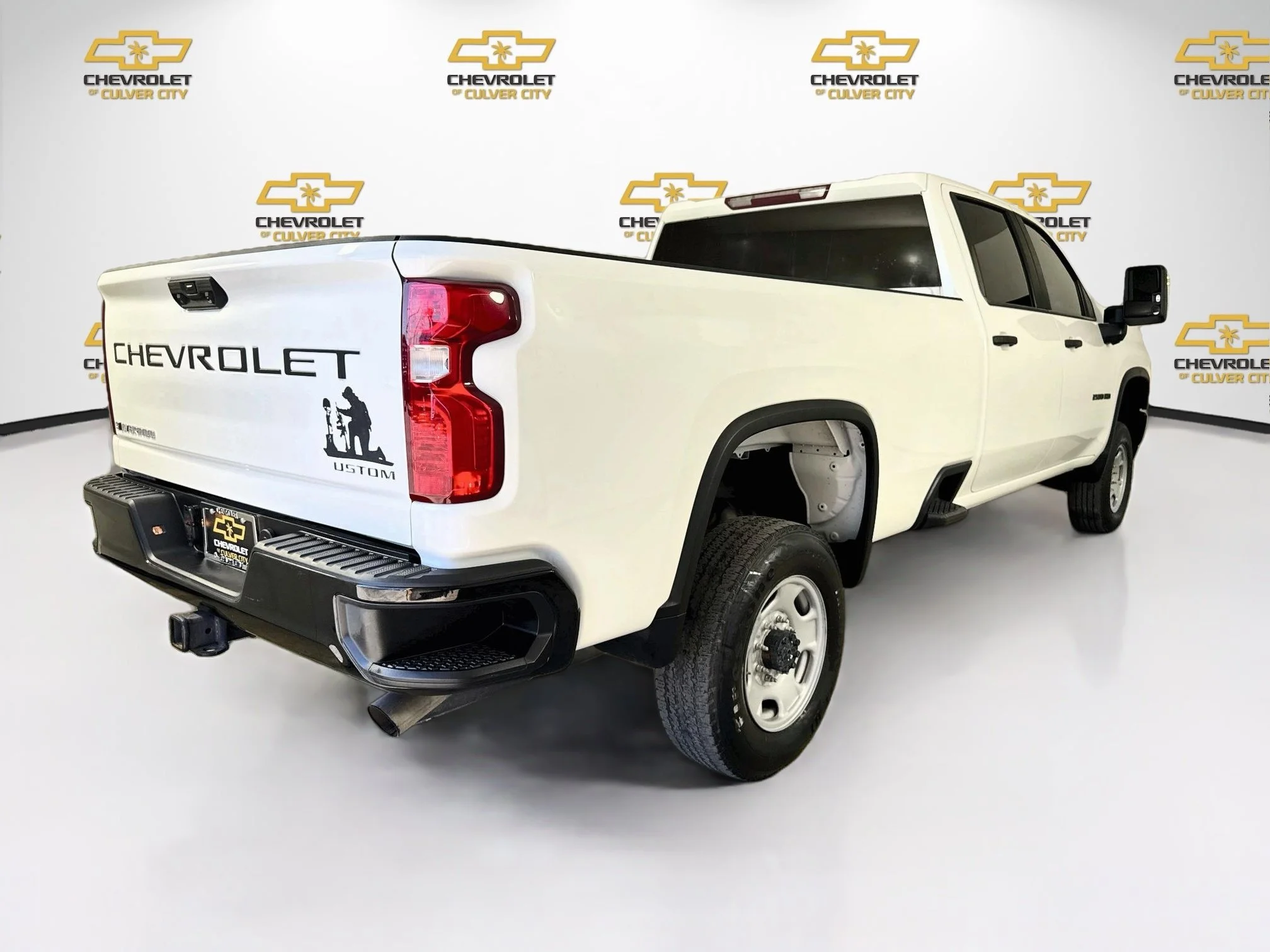 Used 2022 SUMMIT WHITE Chevrolet Custom image 8