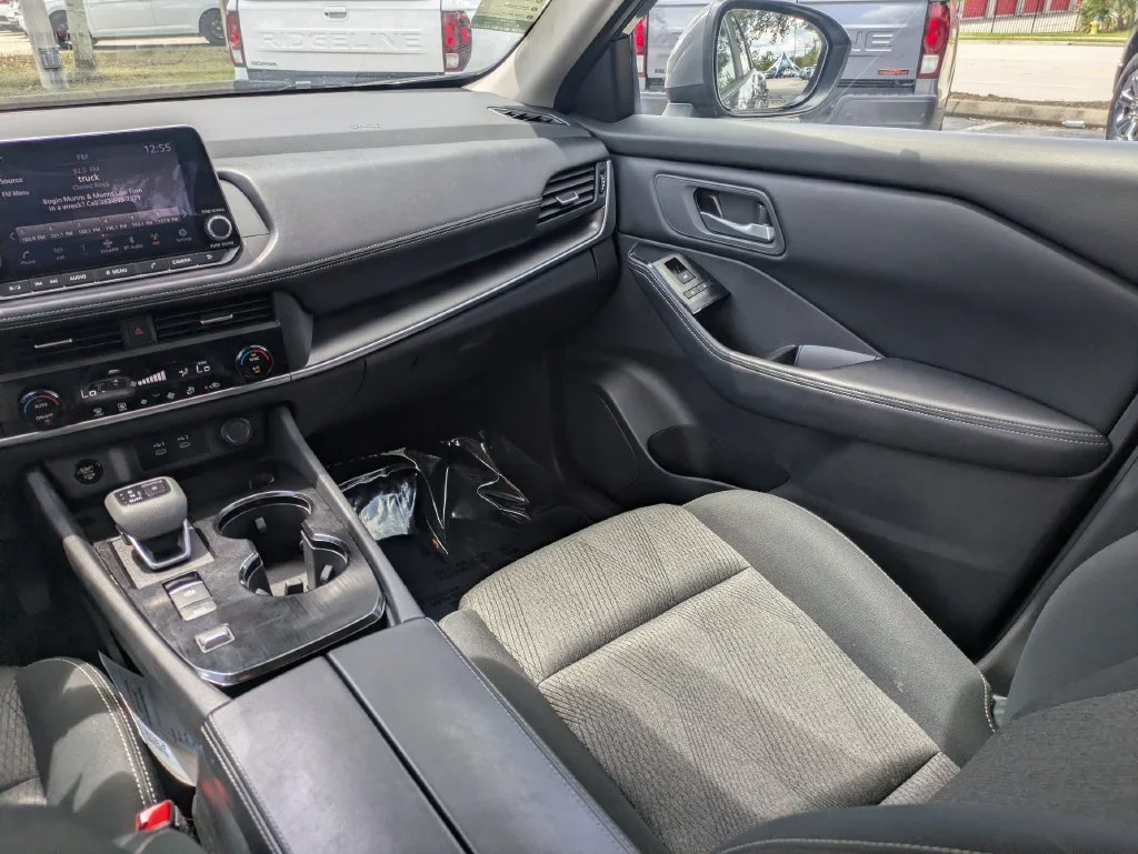 Used 2025 Gun Metallic Nissan SV image 17