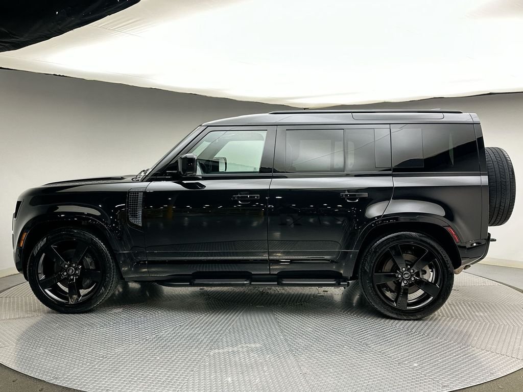 Used 2025 Santorini Black Metallic Land Rover X-Dynamic SE image 10