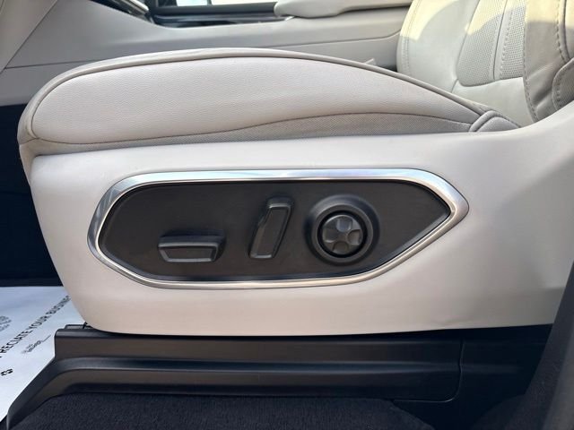 Used 2024 White Jeep Base image 37