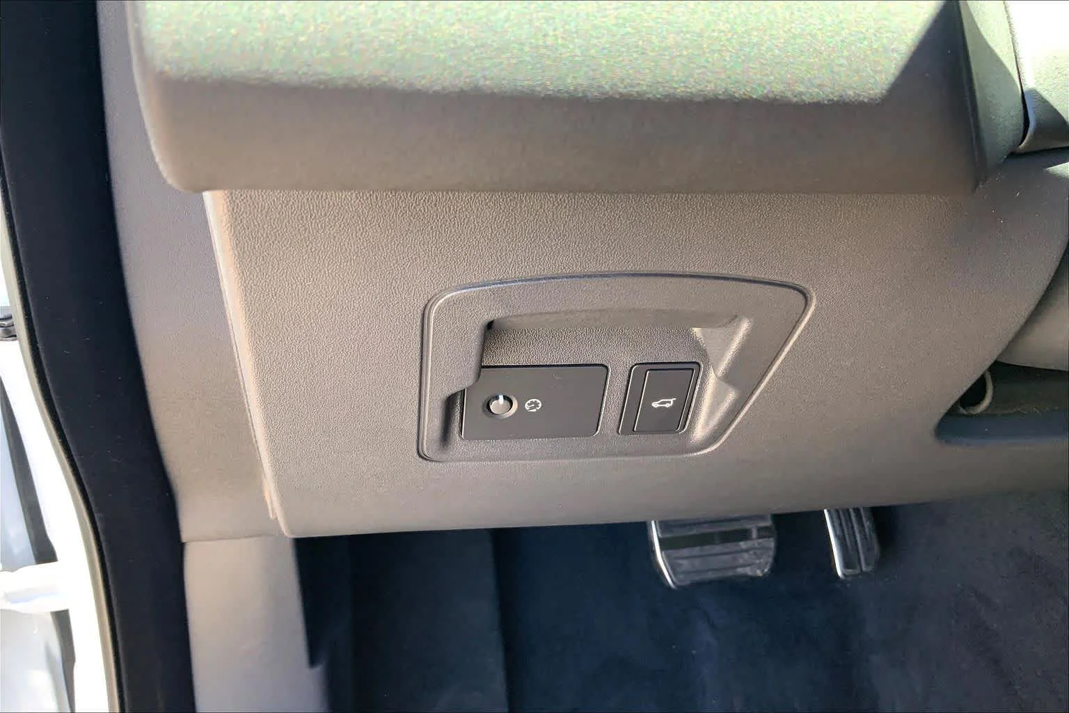 New 2026 Fuji White Land Rover Dynamic SE image 18