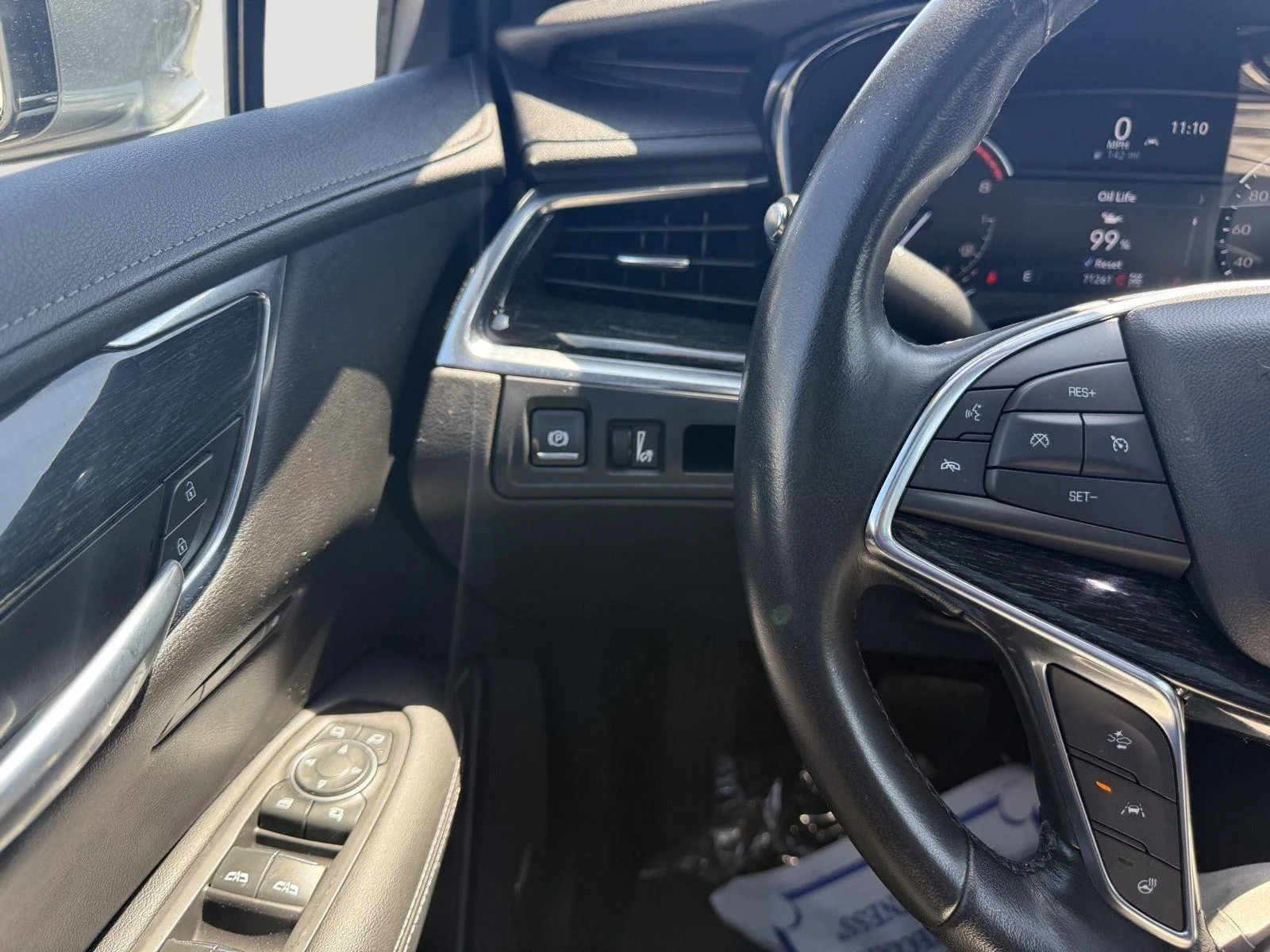 Used 2021  Cadillac AWD Premium Luxury image 21