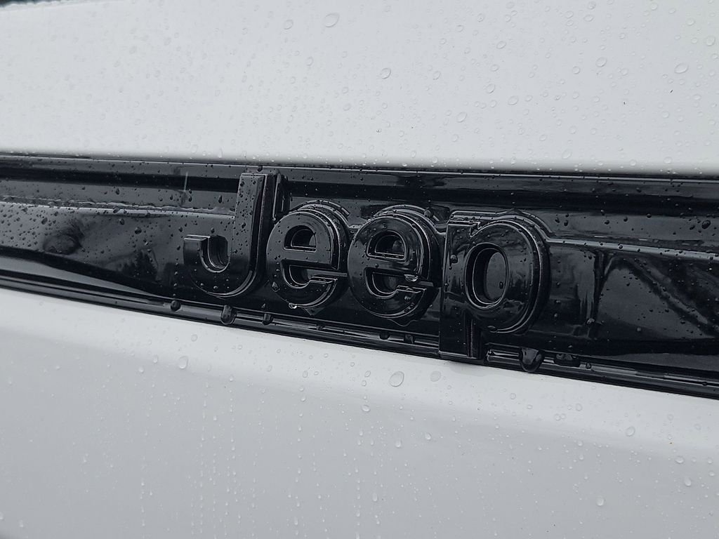 New 2026 Bright White Clear-Coat Exterior Paint Jeep Limited Reserve image 25