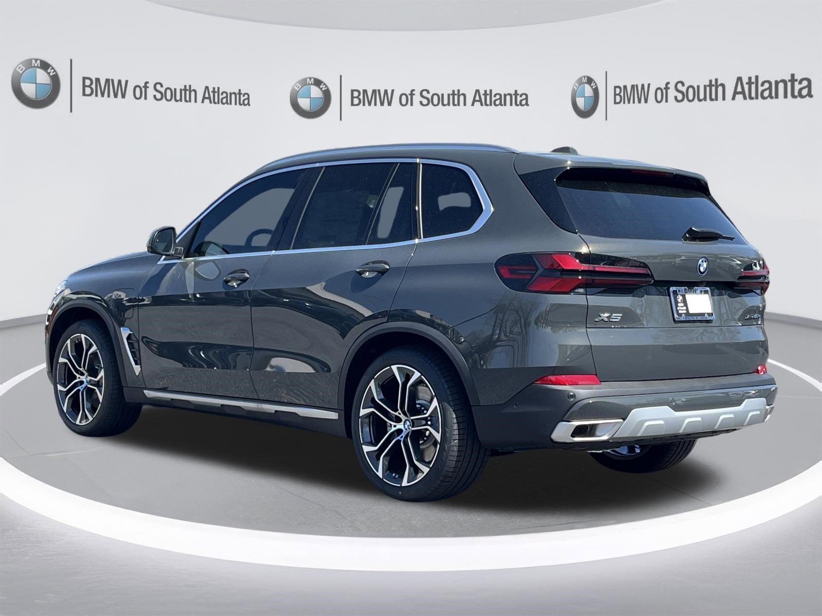 New 2026 Dravit Grey Metallic BMW xDrive50e image 25