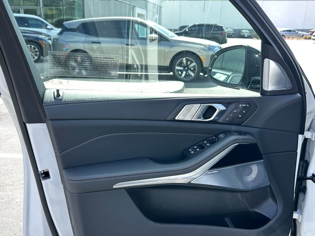 New 2027 Mineral White Metallic BMW xDrive40i image 11