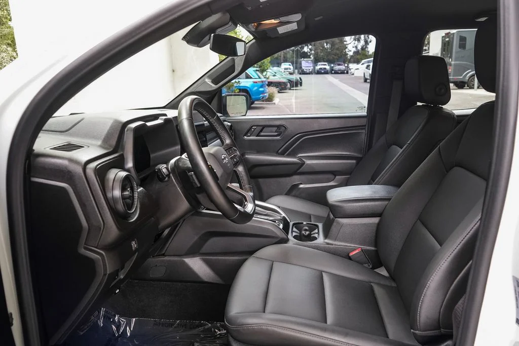 Used 2025 White Chevrolet Trail Boss image 16