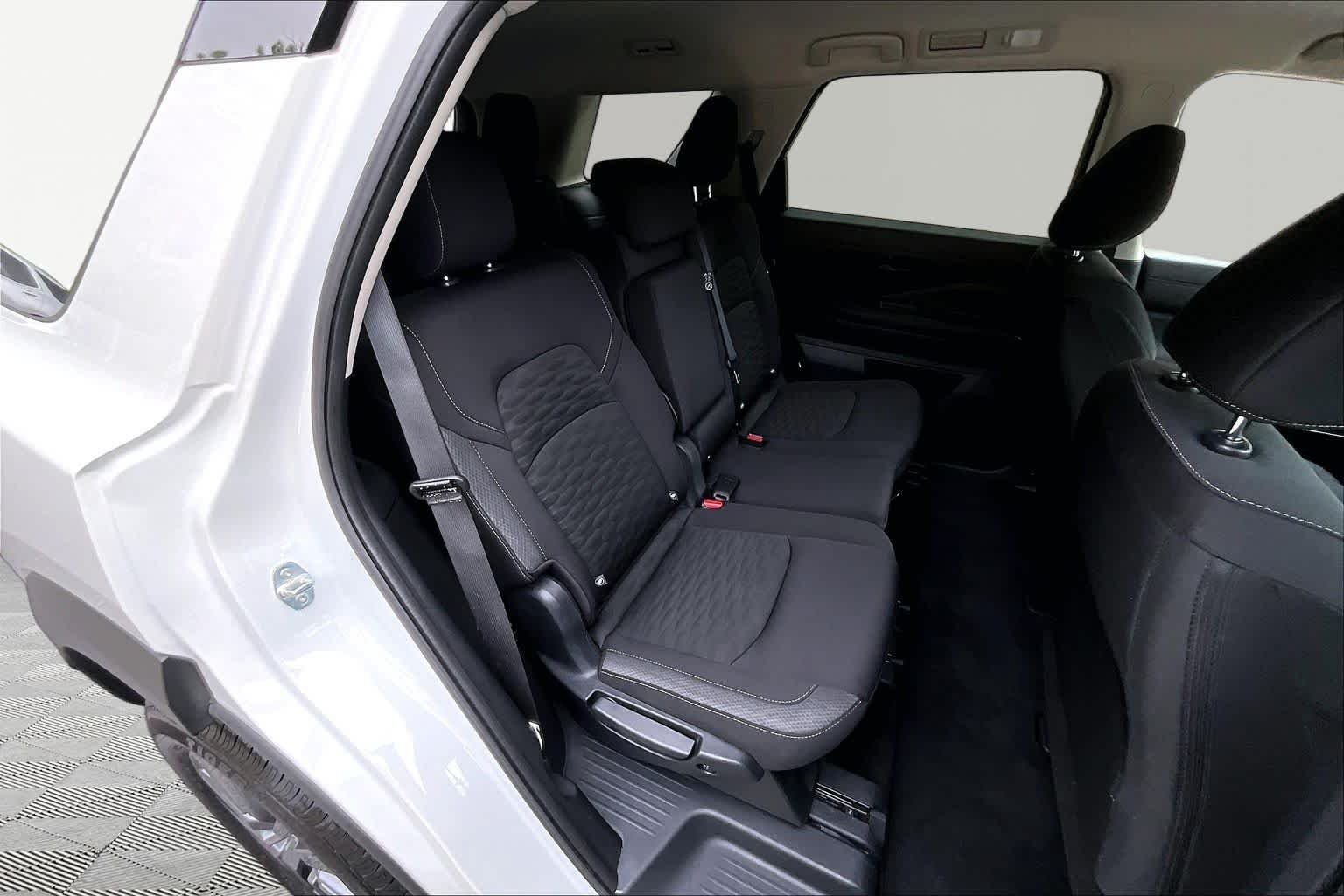 Used 2025 Glacier White Nissan SV image 20
