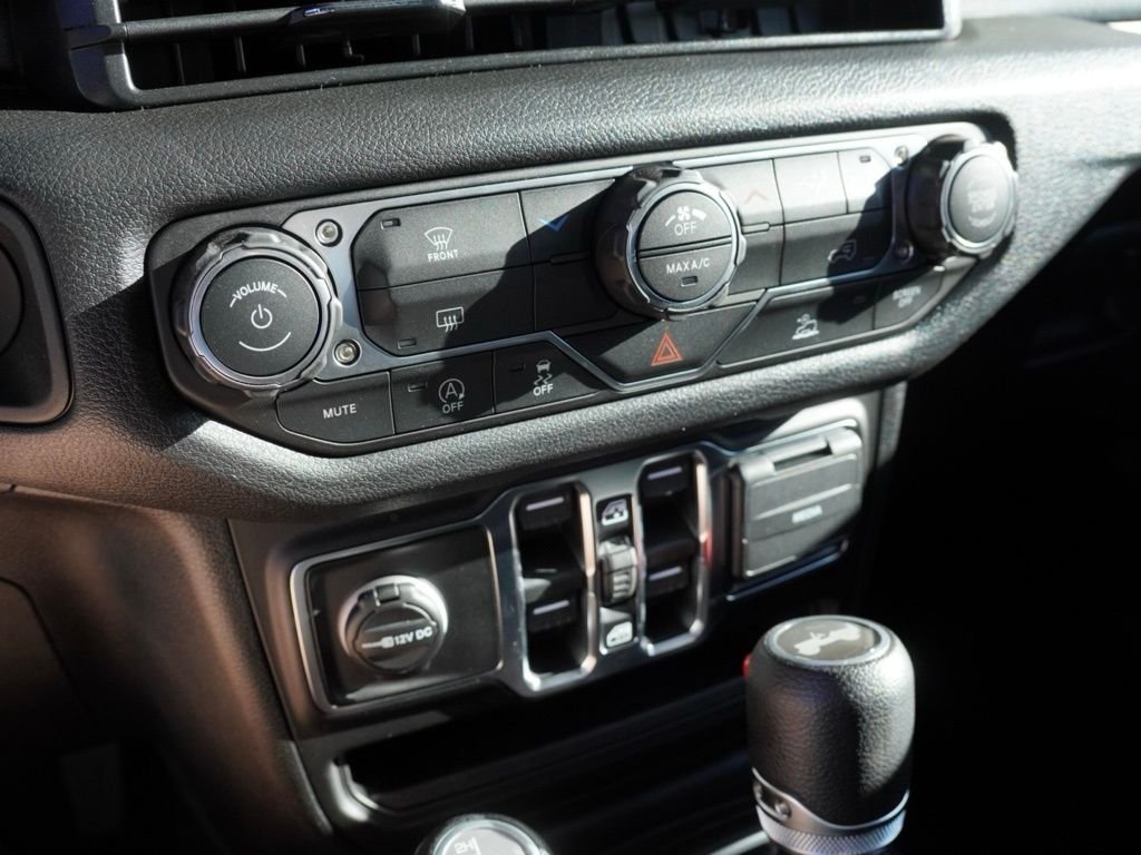 New 2026 Bright White Clear-Coat Exterior Paint Jeep Sport image 13