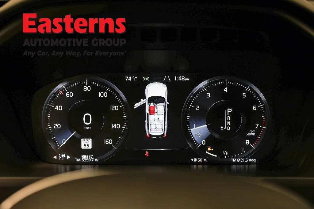 Used 2022 Gray Volvo T5 Momentum image 17