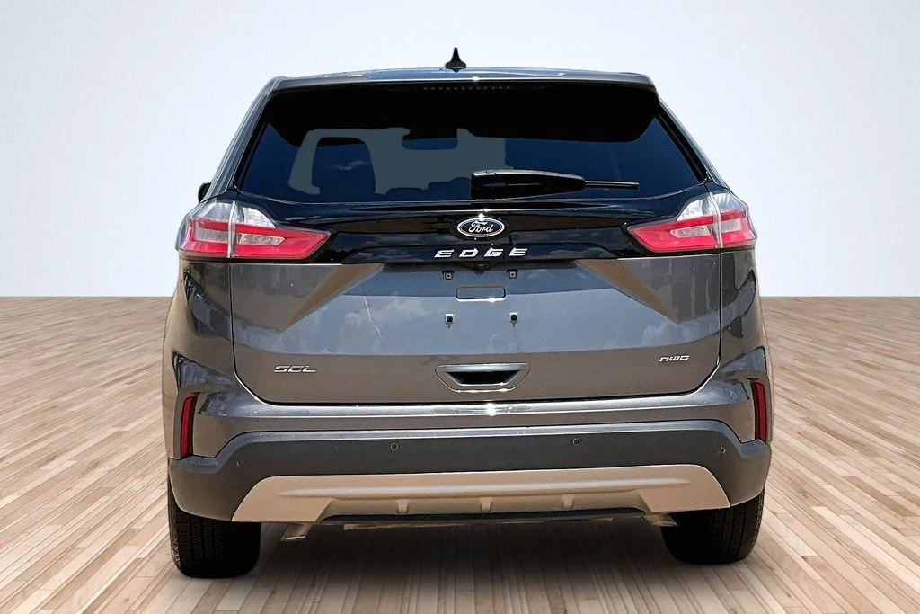 Used 2023 Gray Ford SEL image 4