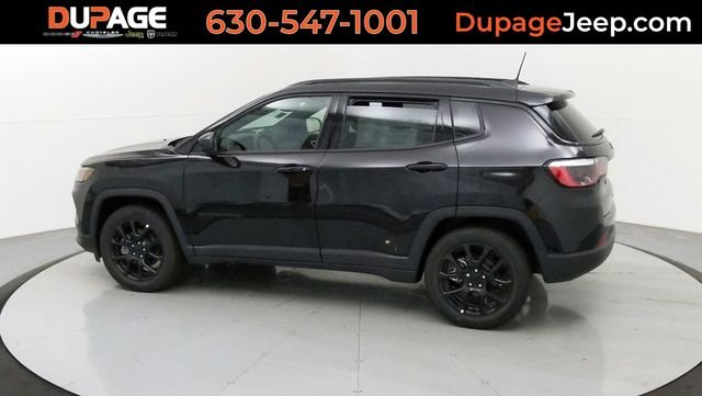 Used 2022 Black Jeep Latitude image 4