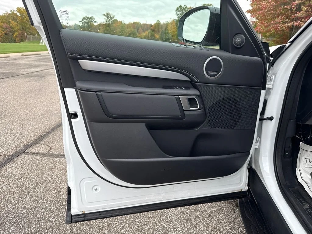 Certified Used 2025 White Land Rover Dynamic SE image 12