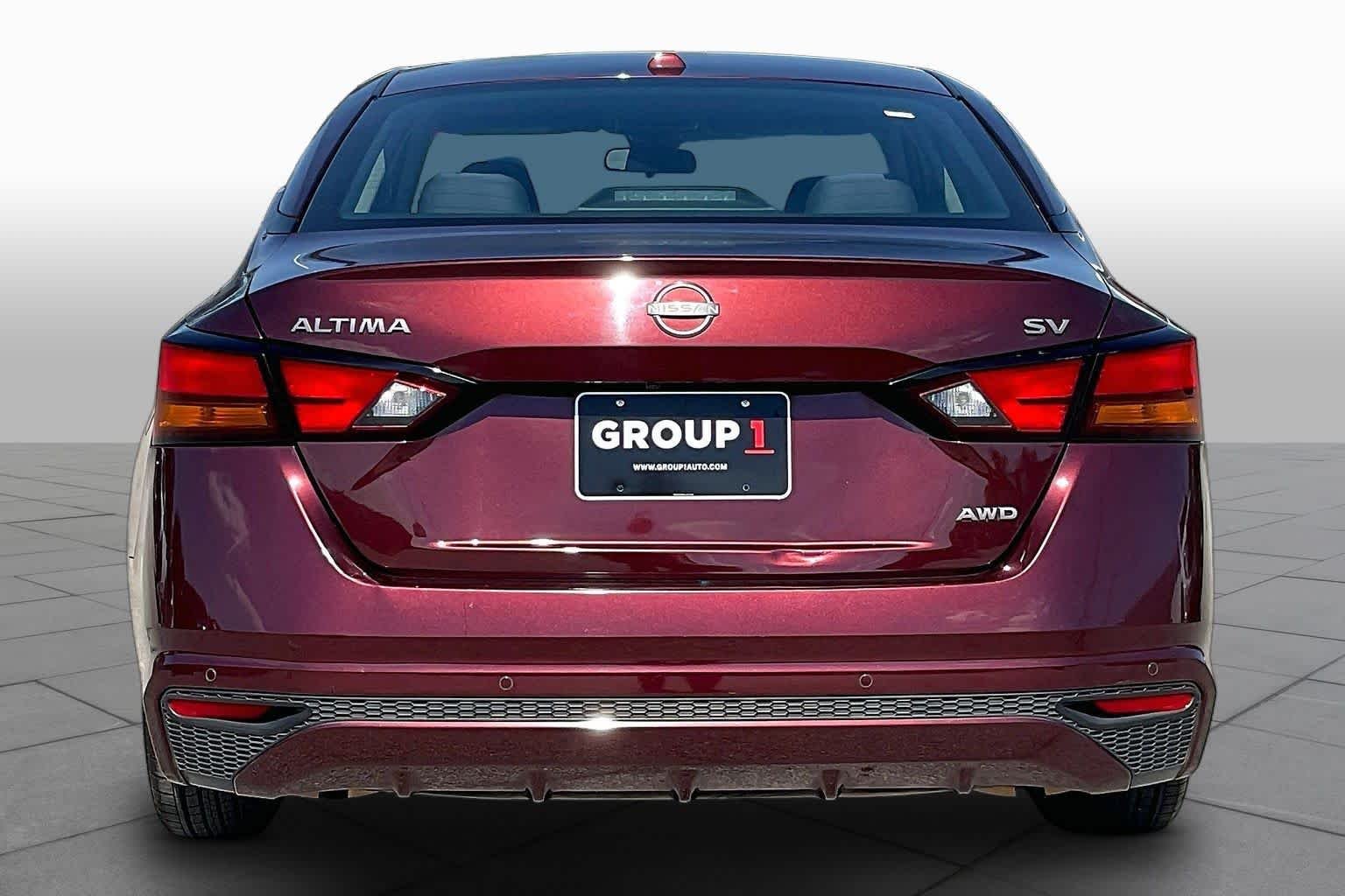 Used 2023 Garnet Pearl Metallic Nissan 2.5 SV image 5