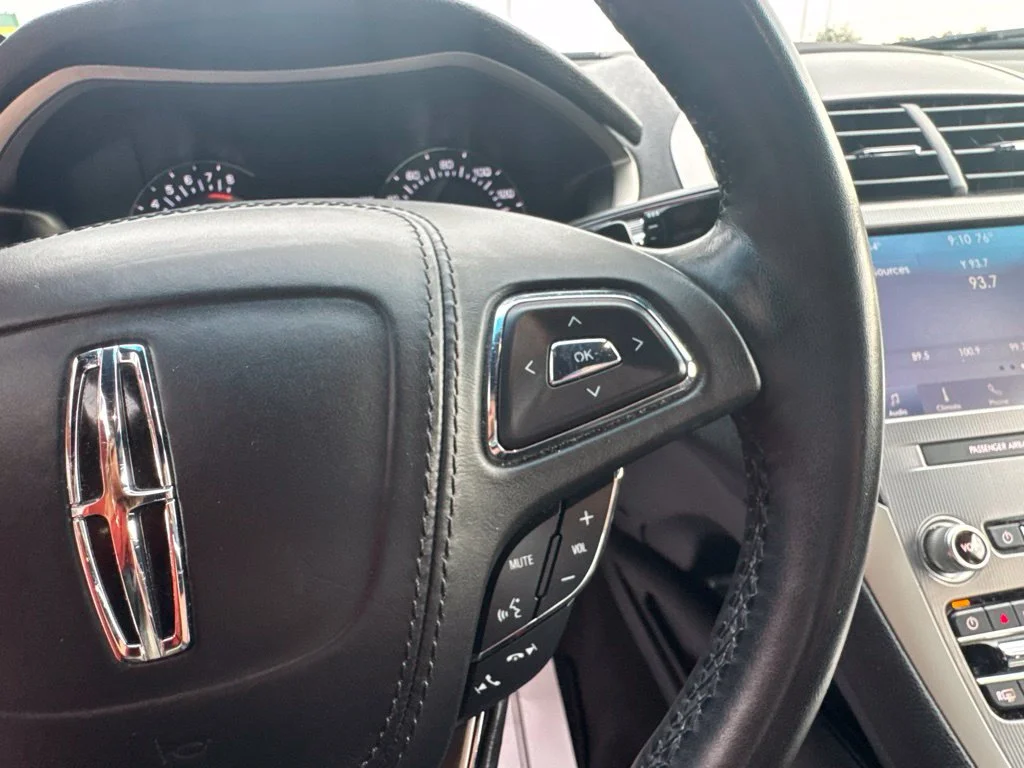 Used 2020 Silver Lincoln Standard image 19
