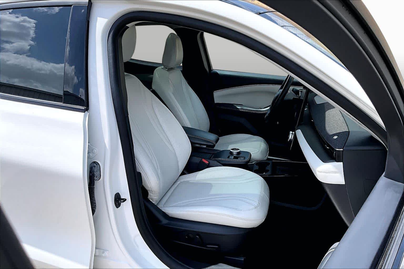 Used 2023 Star White Ford Premium image 8