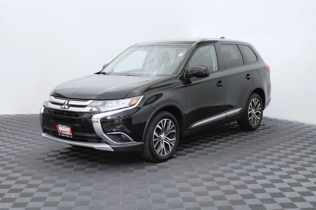 Used 2018 Black Mitsubishi ES image 3