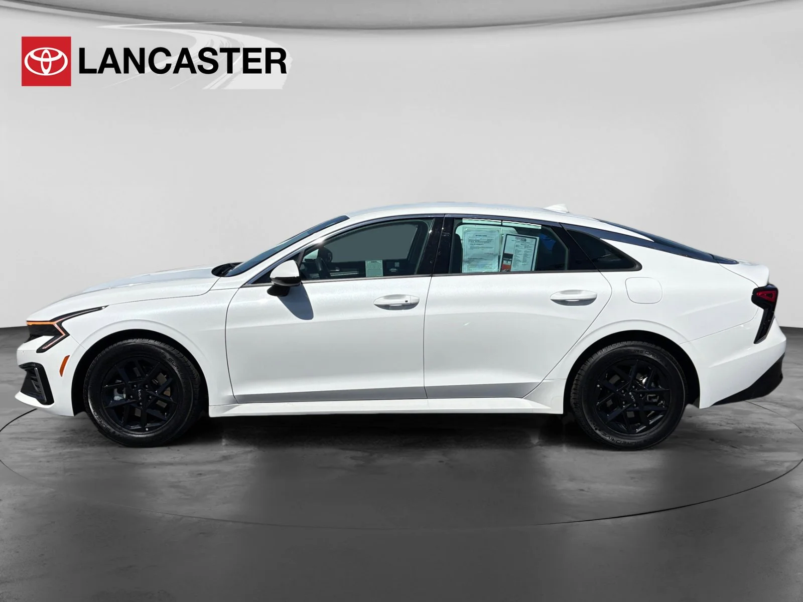 2025 Kia K5 LXS - Photo 4