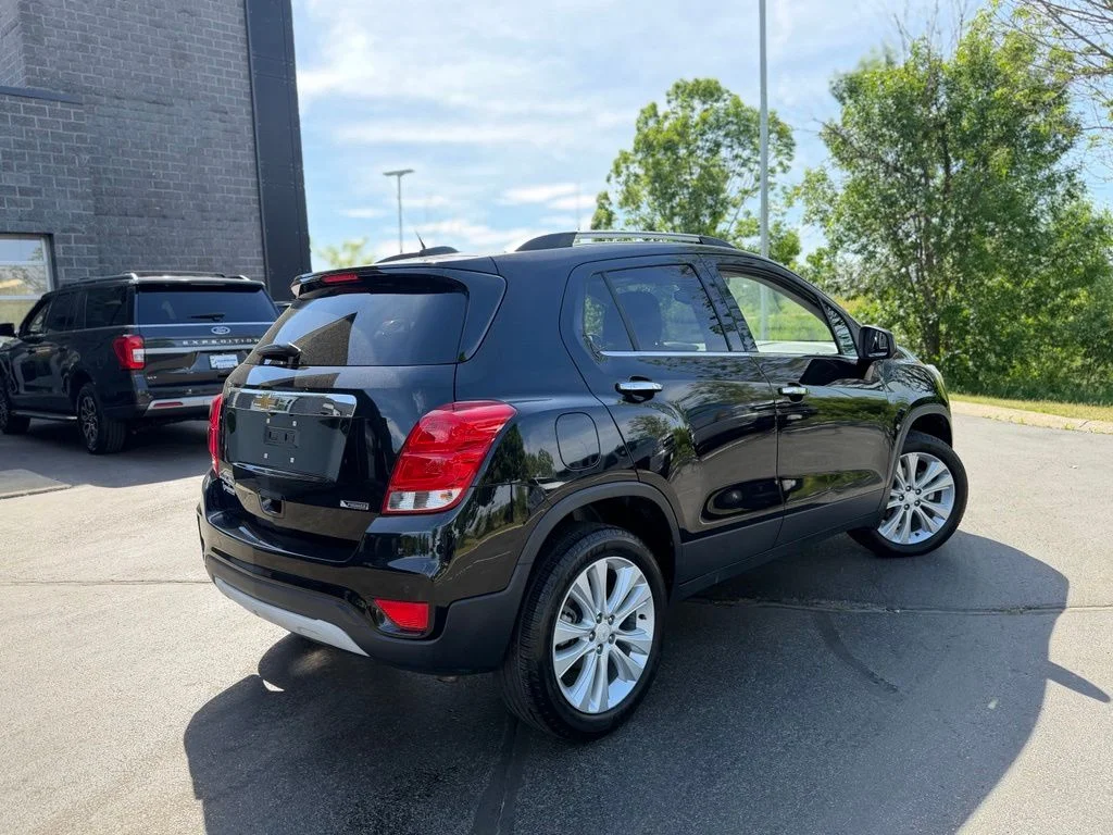 Used 2018 Black Chevrolet Premier image 5
