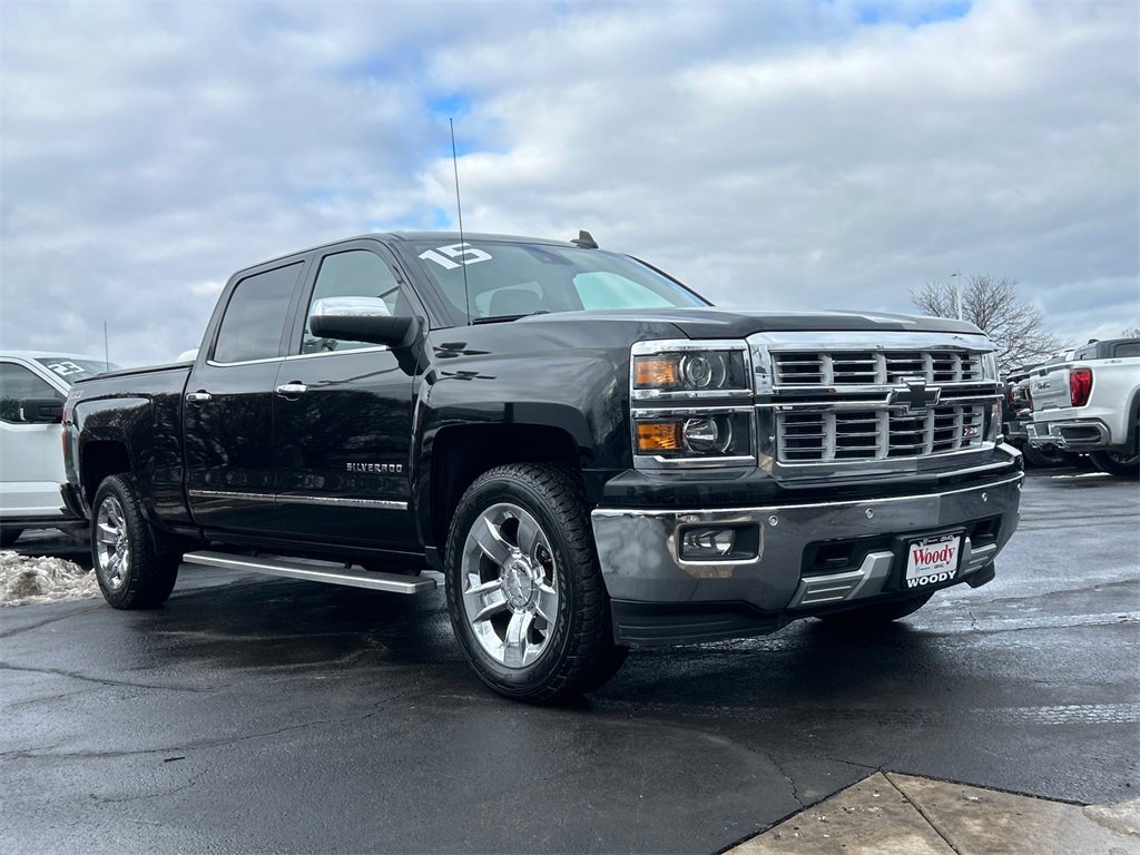 2015 CHEVROLET SILVERADO - Image 1