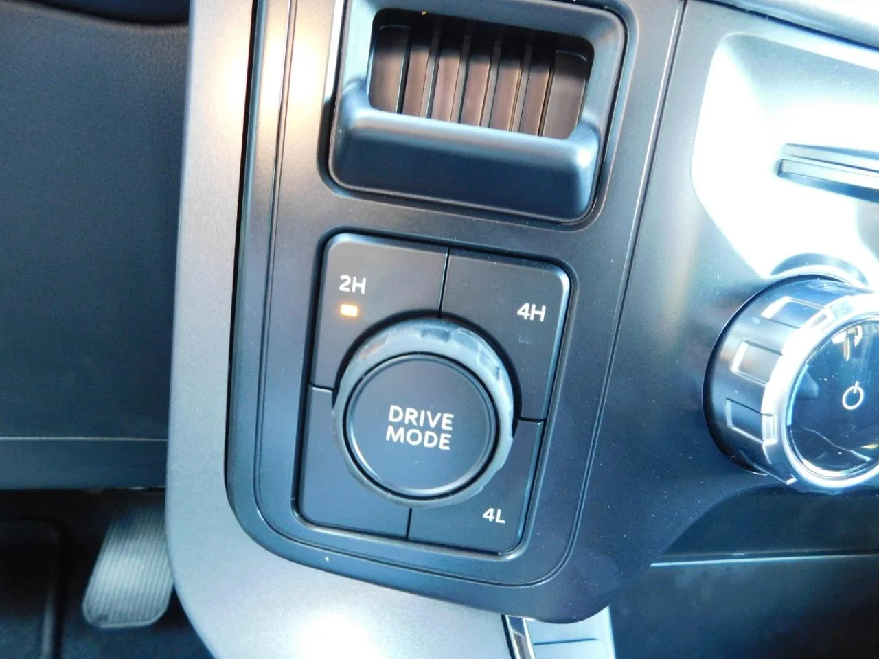 New 2026 Agate Black Metallic Ford XLT image 35