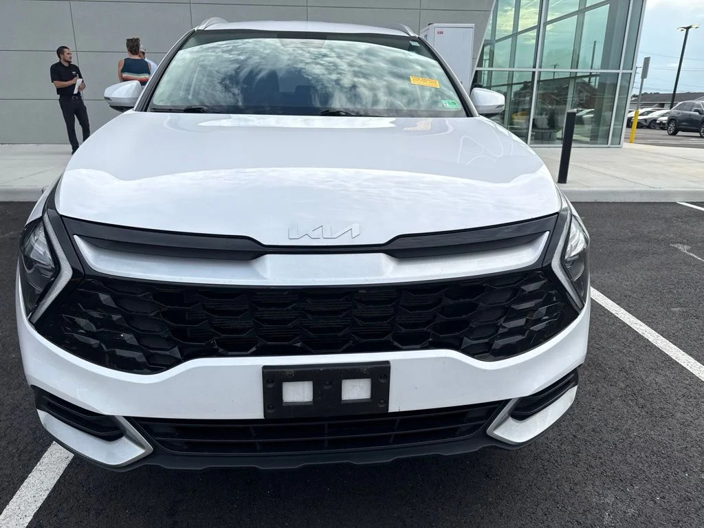 Used 2023 White Kia EX image 8