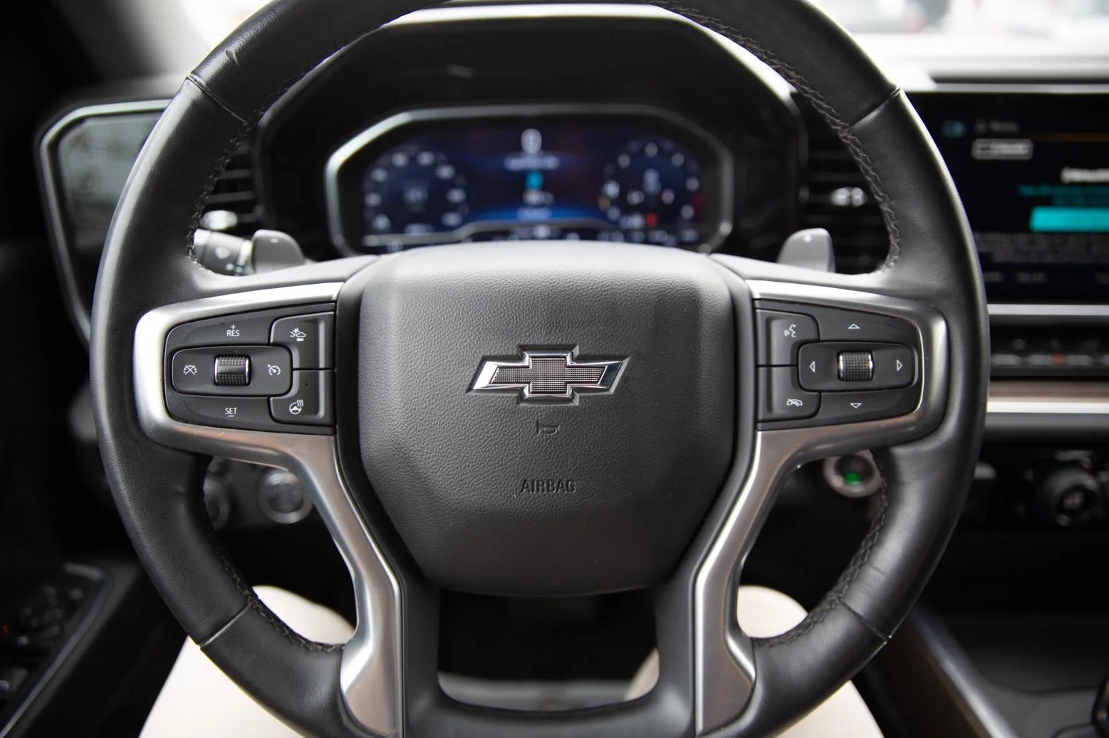 Used 2024 Summit White Chevrolet RST image 12