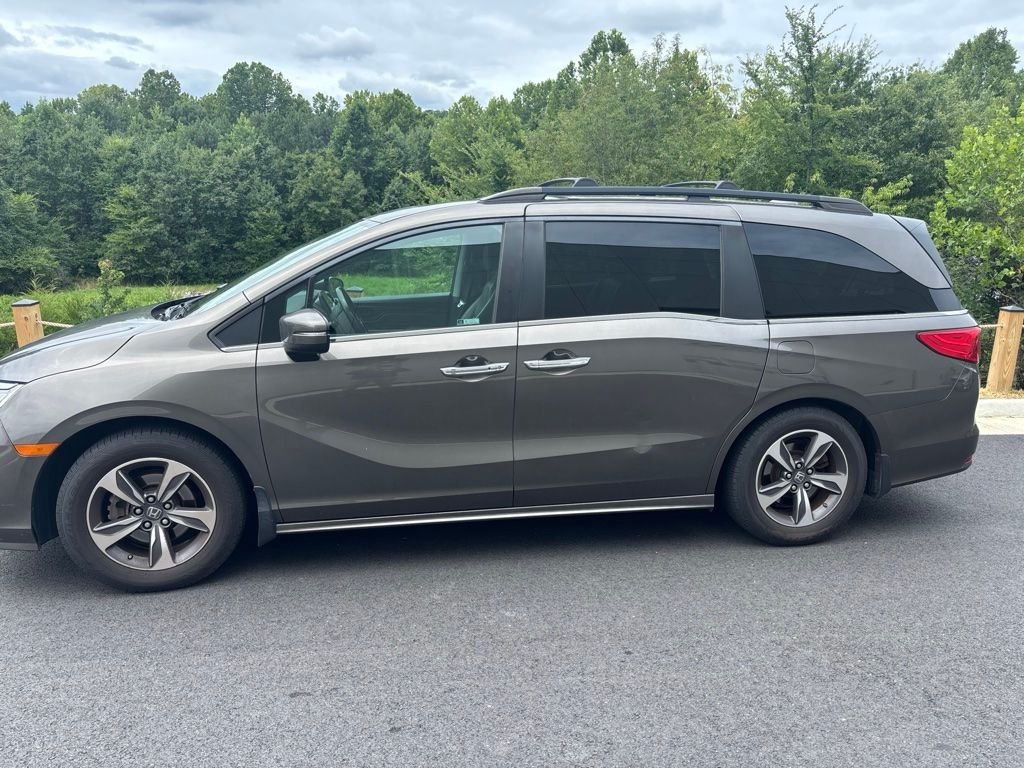 Used 2018 Pacific Pewter Metallic Honda Touring image 1