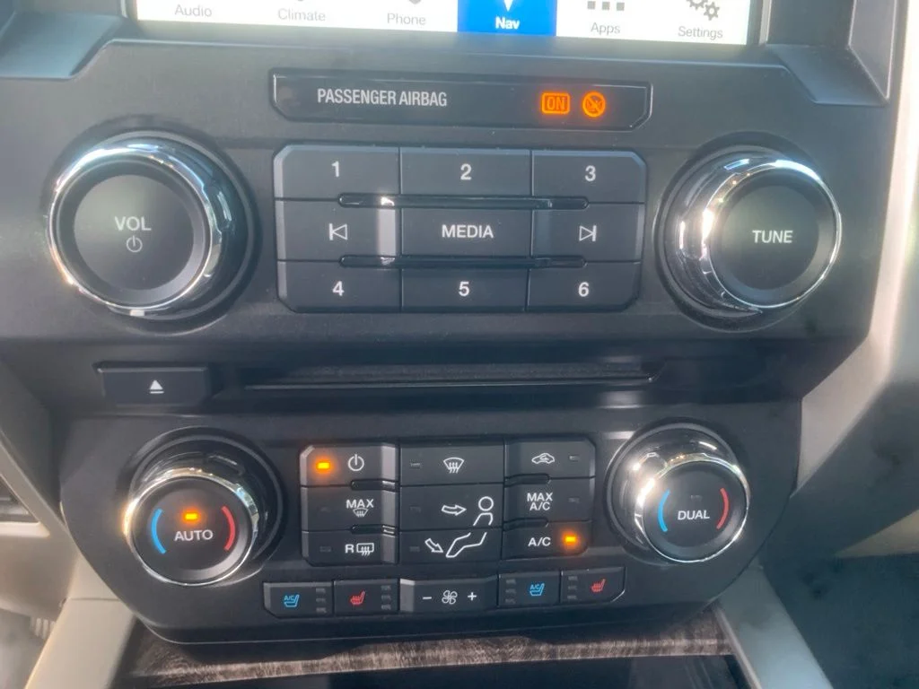 Used 2017 Oxford White Ford Lariat image 22