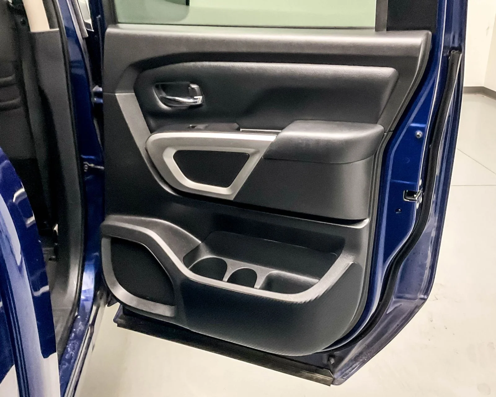 Used 2021 Blue Nissan SV image 17