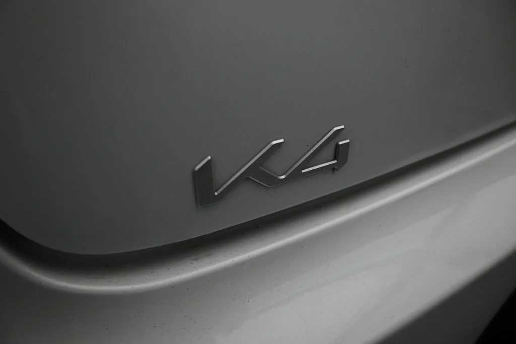 Used 2025 White Kia GT-Line image 7