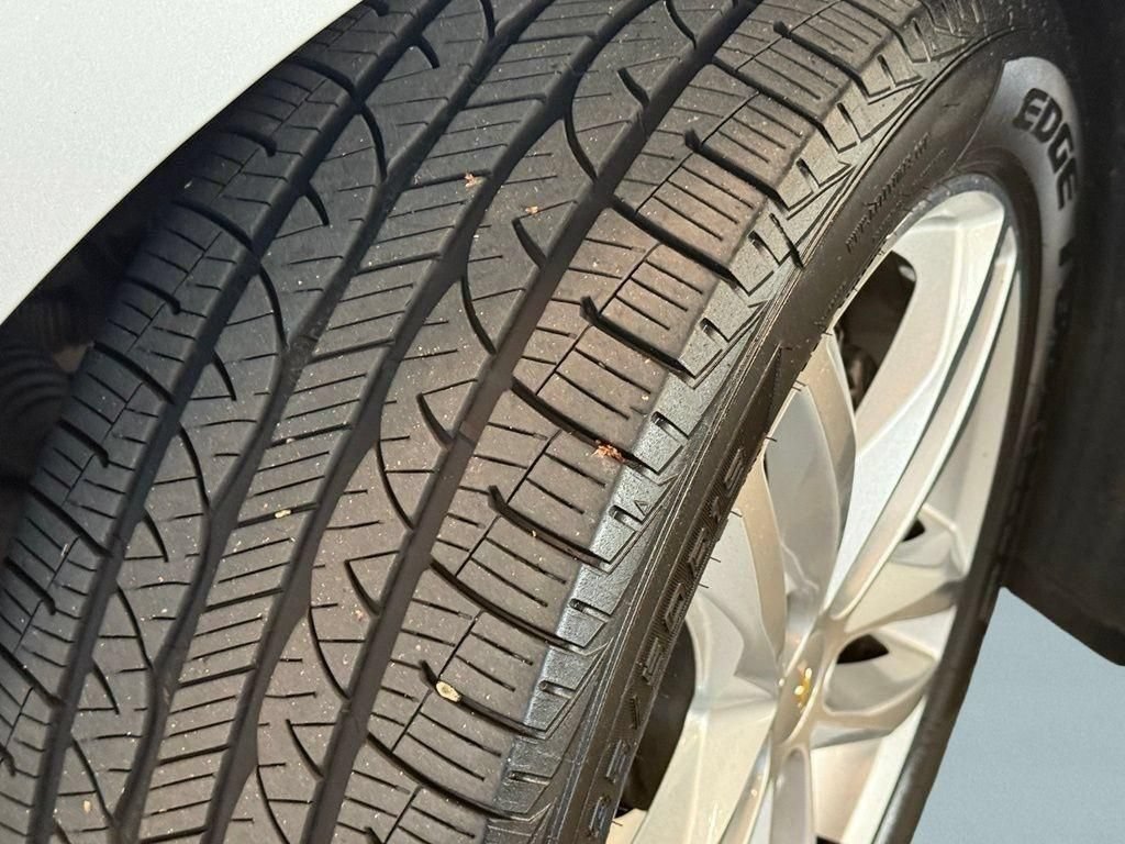 Used 2019 Silver Chevrolet Premier image 20