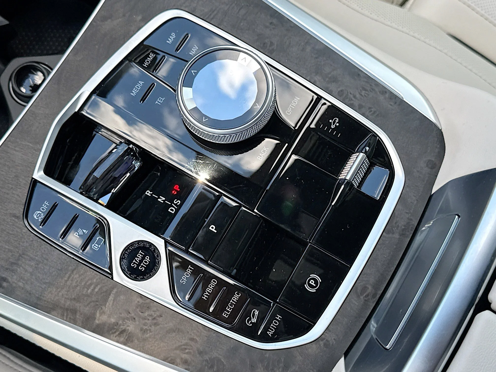 New 2026 Alpine White BMW xDrive50e image 29