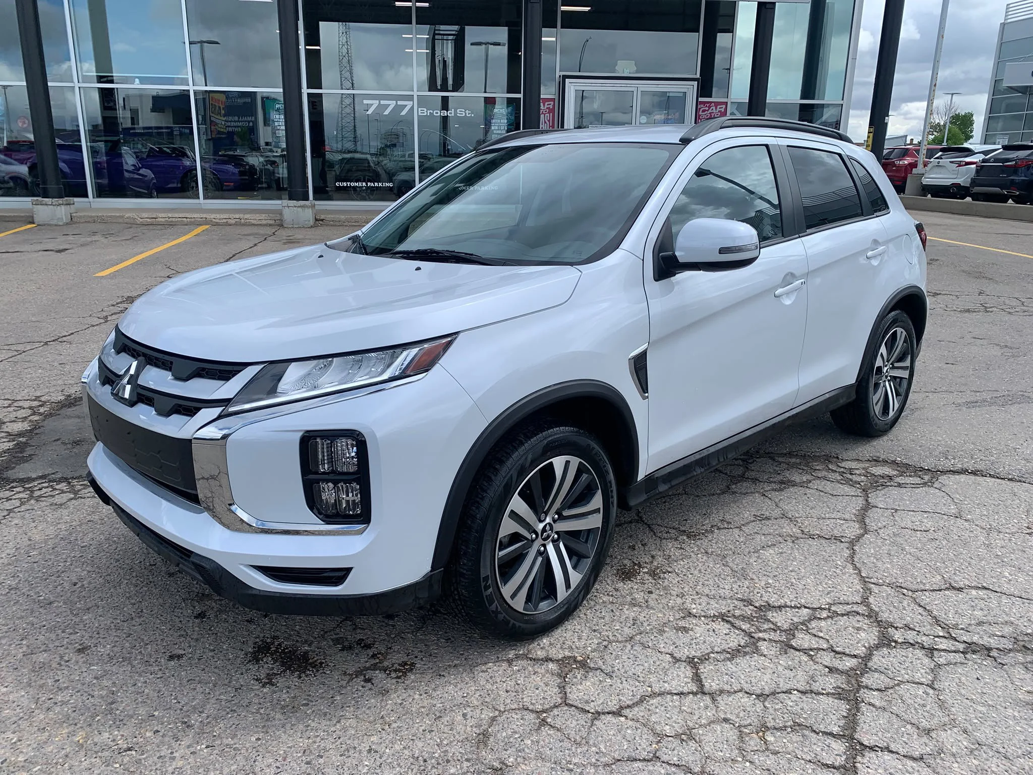 Certified Used 2022 White Diamond Mitsubishi SE AWD*White Diamond | Htd Premium Seats | Htd Steering Wheel | Park Assist | Roof Rails | CarPlay image 3